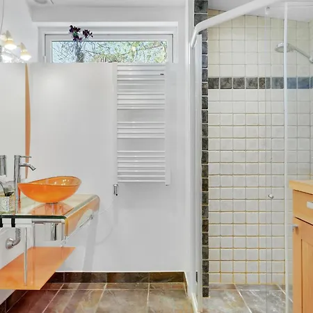 3 Bedroom Gorgeous In * Гиллеляйе