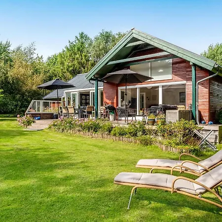 3 Bedroom Gorgeous In Дом отдыха *