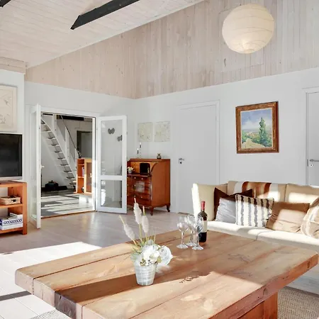 Дом отдыха 3 Bedroom Gorgeous In Гиллеляйе