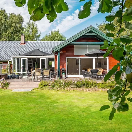 3 Bedroom Gorgeous In * Гиллеляйе