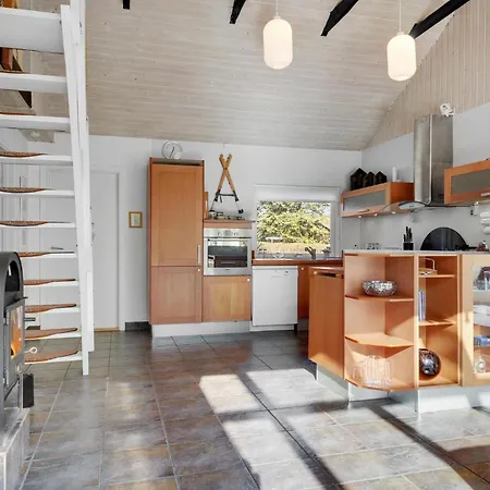 3 Bedroom Gorgeous In Гиллеляйе